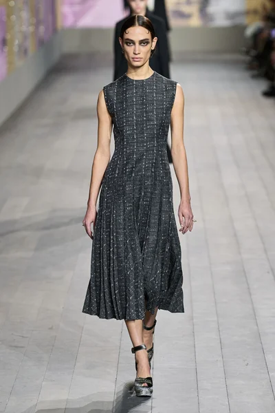 Look 4